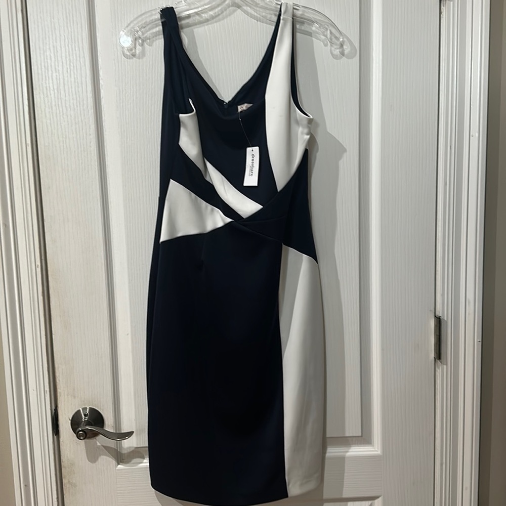 Dress barn Size 4 navy and white NWT sleeveless dress